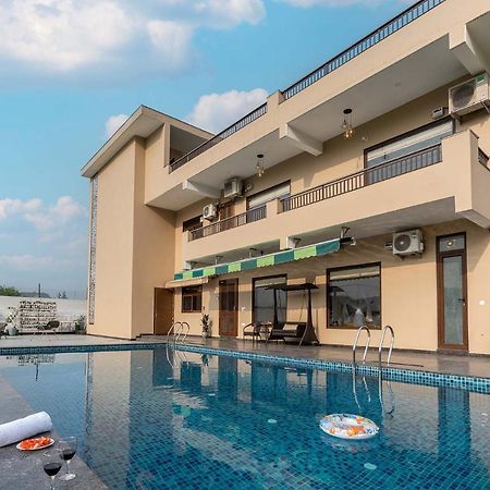 Brookvale Manor By Stayvista - Private Pool Haven With Endless Views & Indoor Fun Sohna Exteriér fotografie
