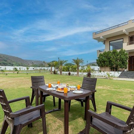 Brookvale Manor By Stayvista - Private Pool Haven With Endless Views & Indoor Fun Sohna Exteriér fotografie