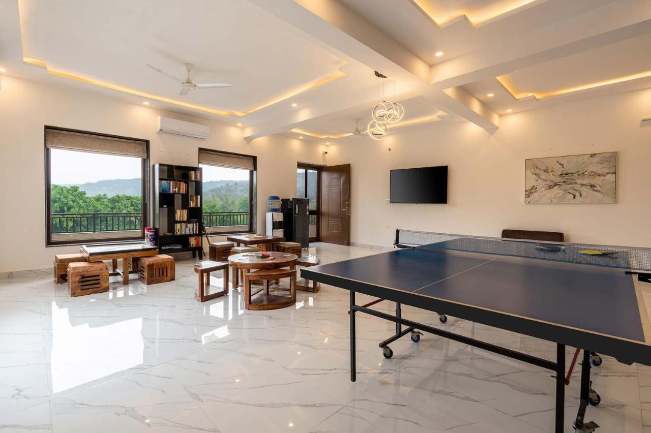 Brookvale Manor By Stayvista - Private Pool Haven With Endless Views & Indoor Fun Sohna Exteriér fotografie