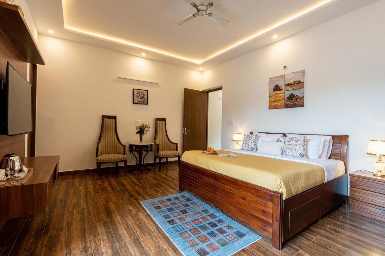 Brookvale Manor By Stayvista - Private Pool Haven With Endless Views & Indoor Fun Sohna Exteriér fotografie
