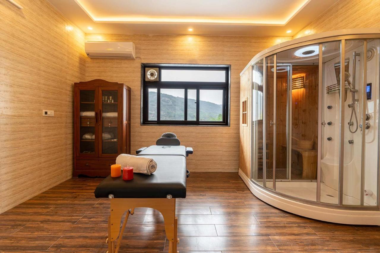 Brookvale Manor By Stayvista - Private Pool Haven With Endless Views & Indoor Fun Sohna Exteriér fotografie