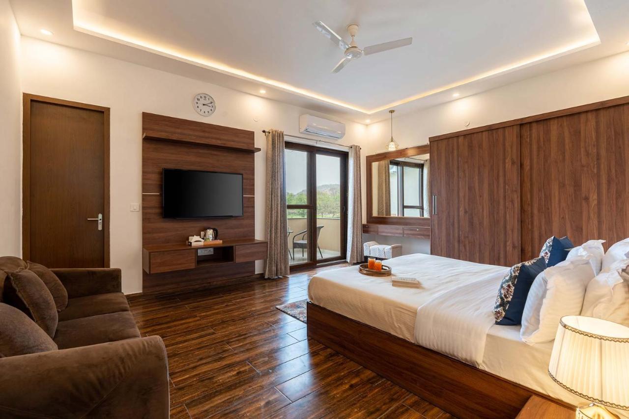 Brookvale Manor By Stayvista - Private Pool Haven With Endless Views & Indoor Fun Sohna Exteriér fotografie
