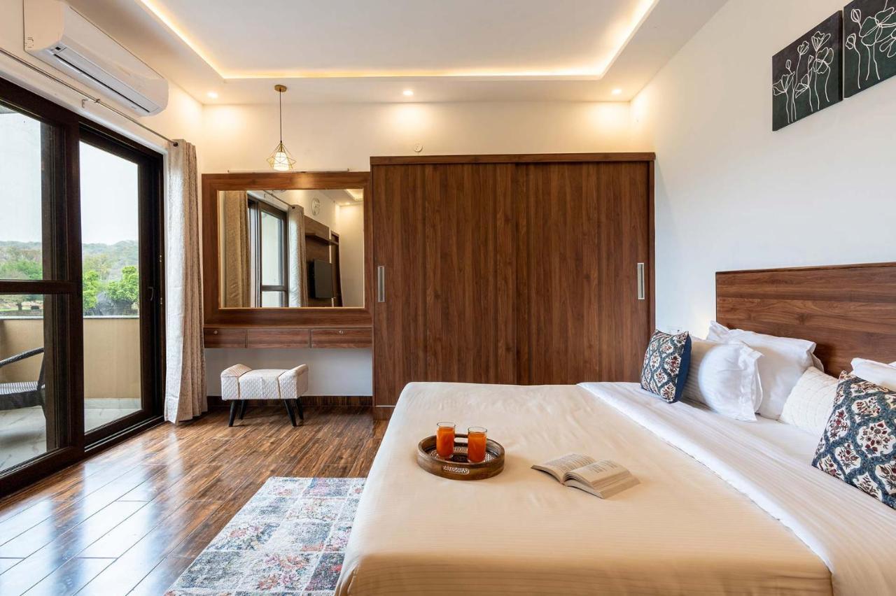 Brookvale Manor By Stayvista - Private Pool Haven With Endless Views & Indoor Fun Sohna Exteriér fotografie