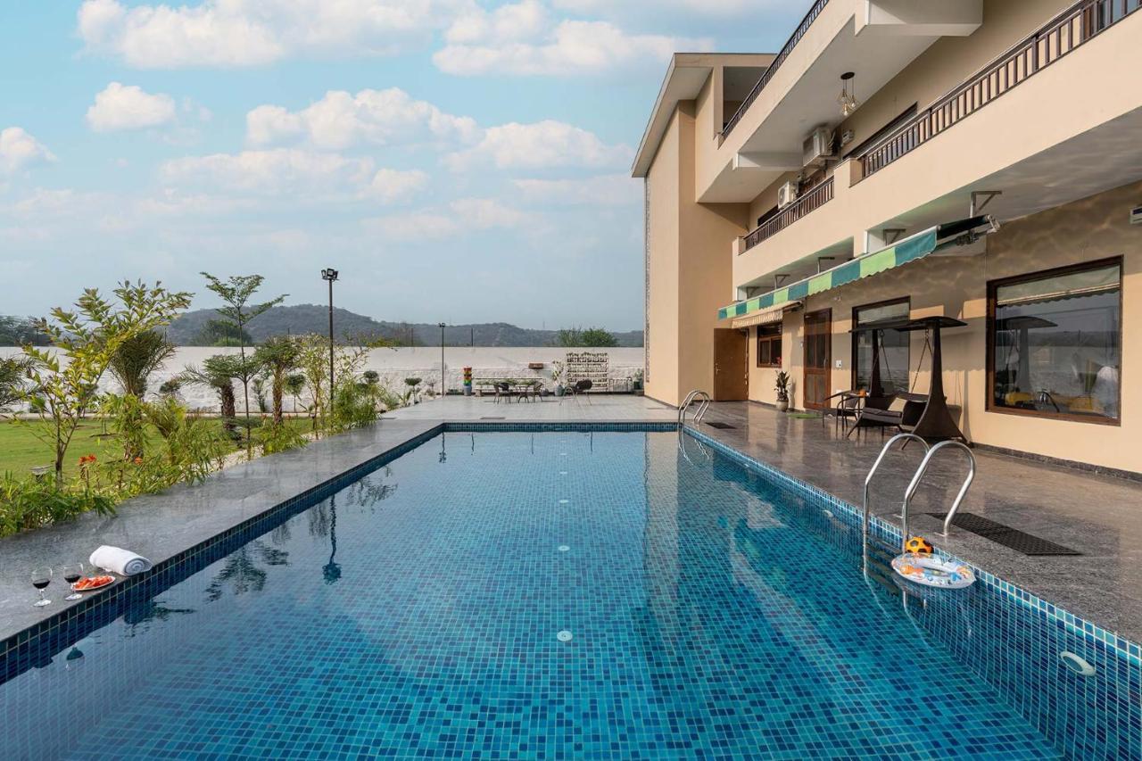 Brookvale Manor By Stayvista - Private Pool Haven With Endless Views & Indoor Fun Sohna Exteriér fotografie