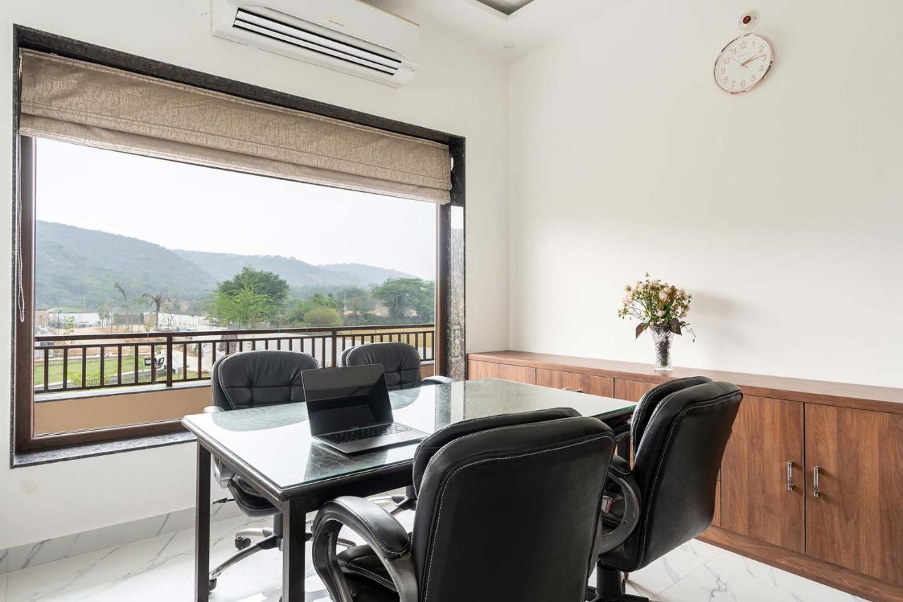 Brookvale Manor By Stayvista - Private Pool Haven With Endless Views & Indoor Fun Sohna Exteriér fotografie