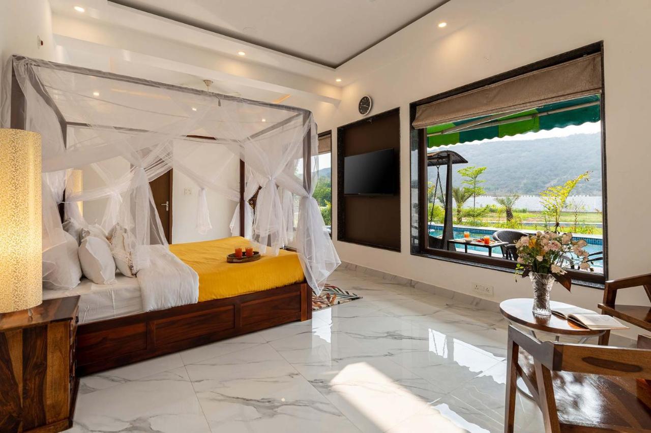 Brookvale Manor By Stayvista - Private Pool Haven With Endless Views & Indoor Fun Sohna Exteriér fotografie