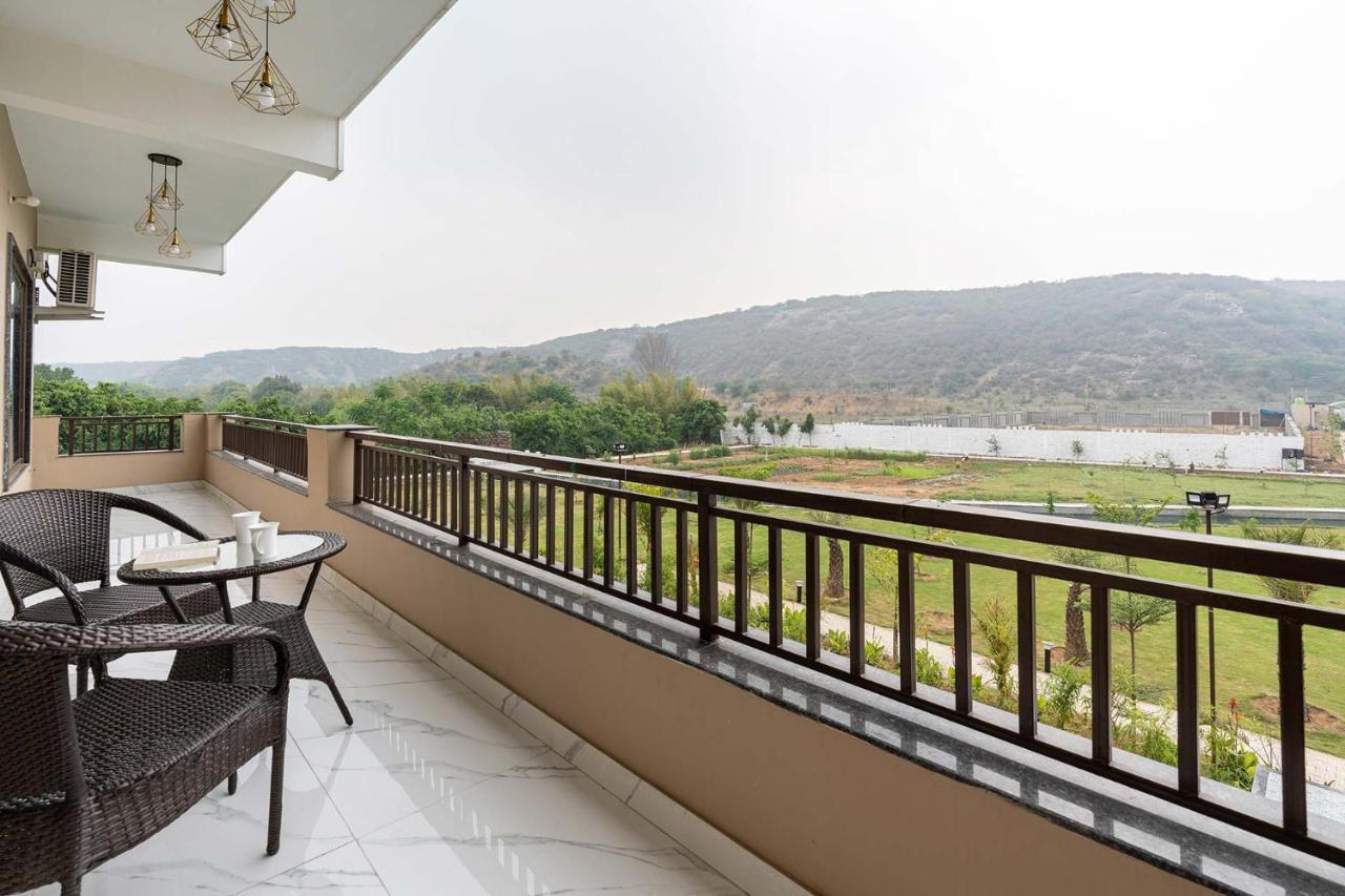 Brookvale Manor By Stayvista - Private Pool Haven With Endless Views & Indoor Fun Sohna Exteriér fotografie