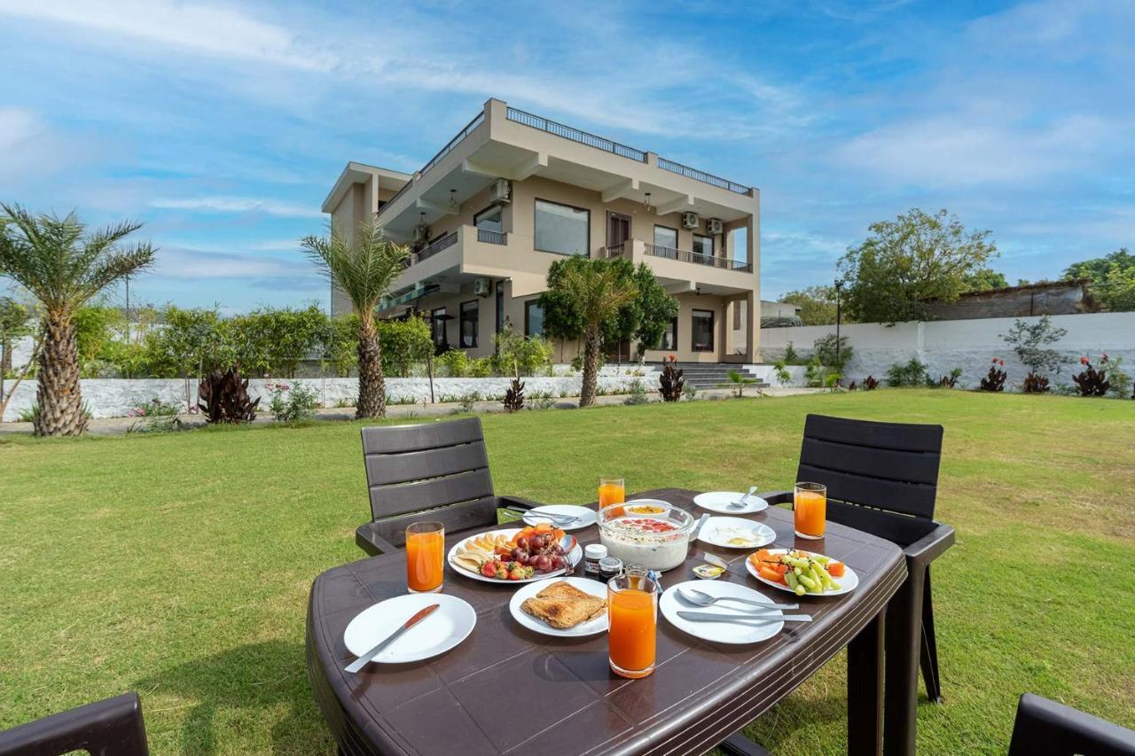 Brookvale Manor By Stayvista - Private Pool Haven With Endless Views & Indoor Fun Sohna Exteriér fotografie