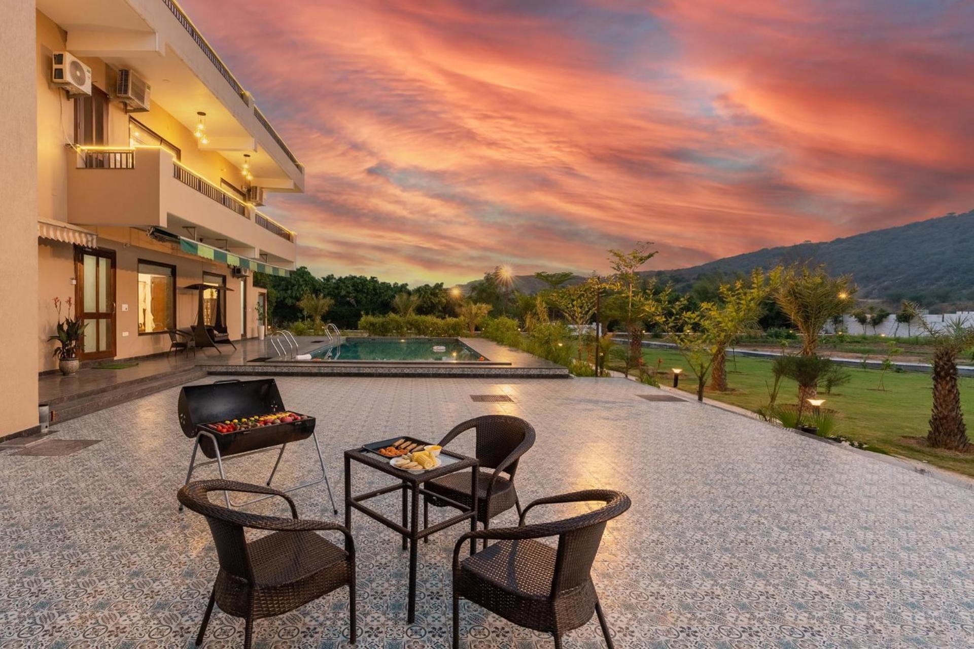 Brookvale Manor By Stayvista - Private Pool Haven With Endless Views & Indoor Fun Sohna Exteriér fotografie
